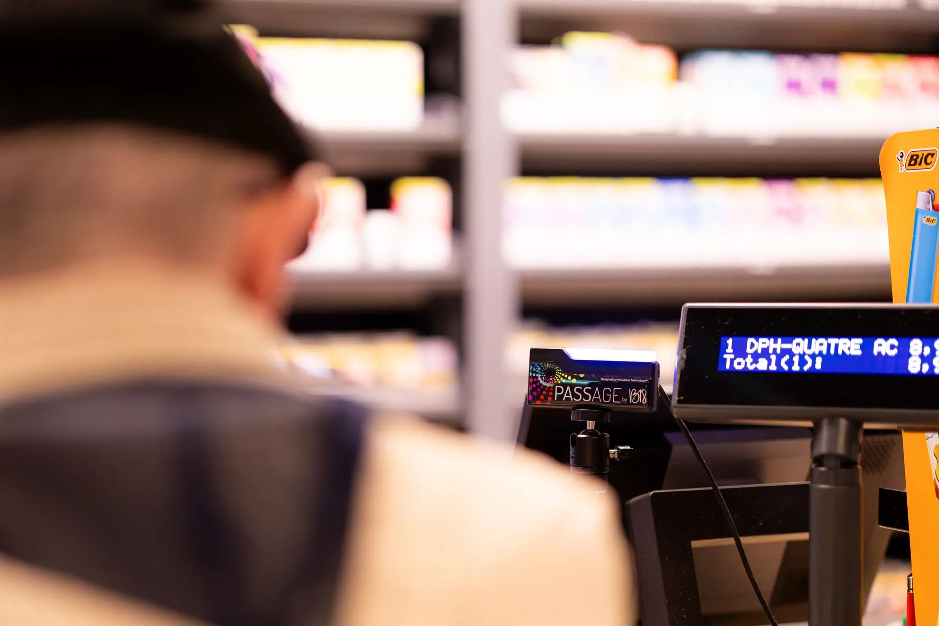 Display Ban en PASSage: wat denken de perswinkels écht? | Perstablo